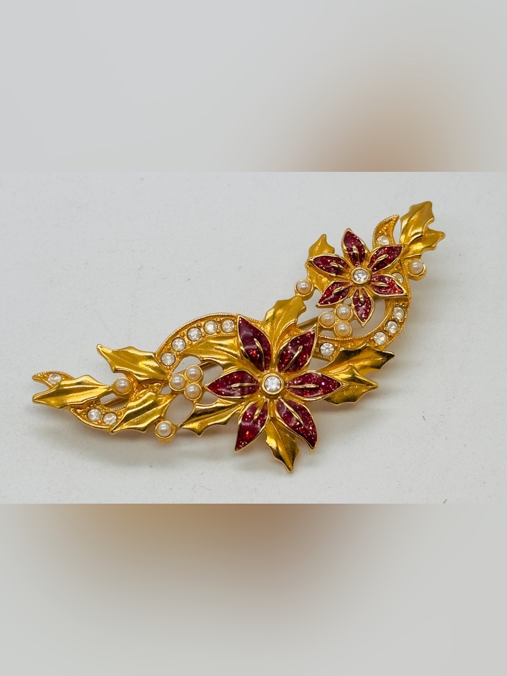 Vintage Avon Gold Tone Poinsettia Brooch Pin Faux Pearl Rhinestone Christmas